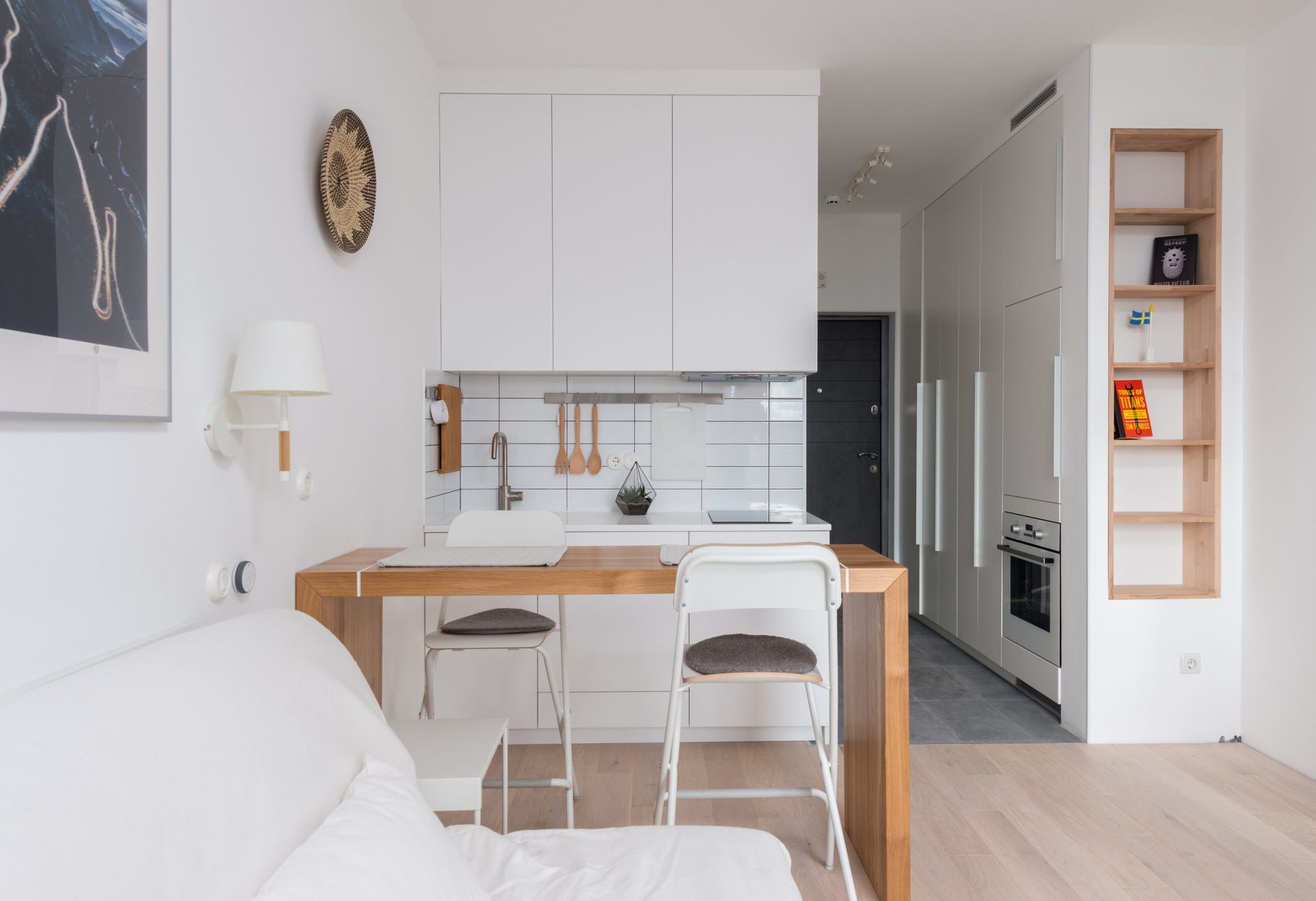 Compact dining area set